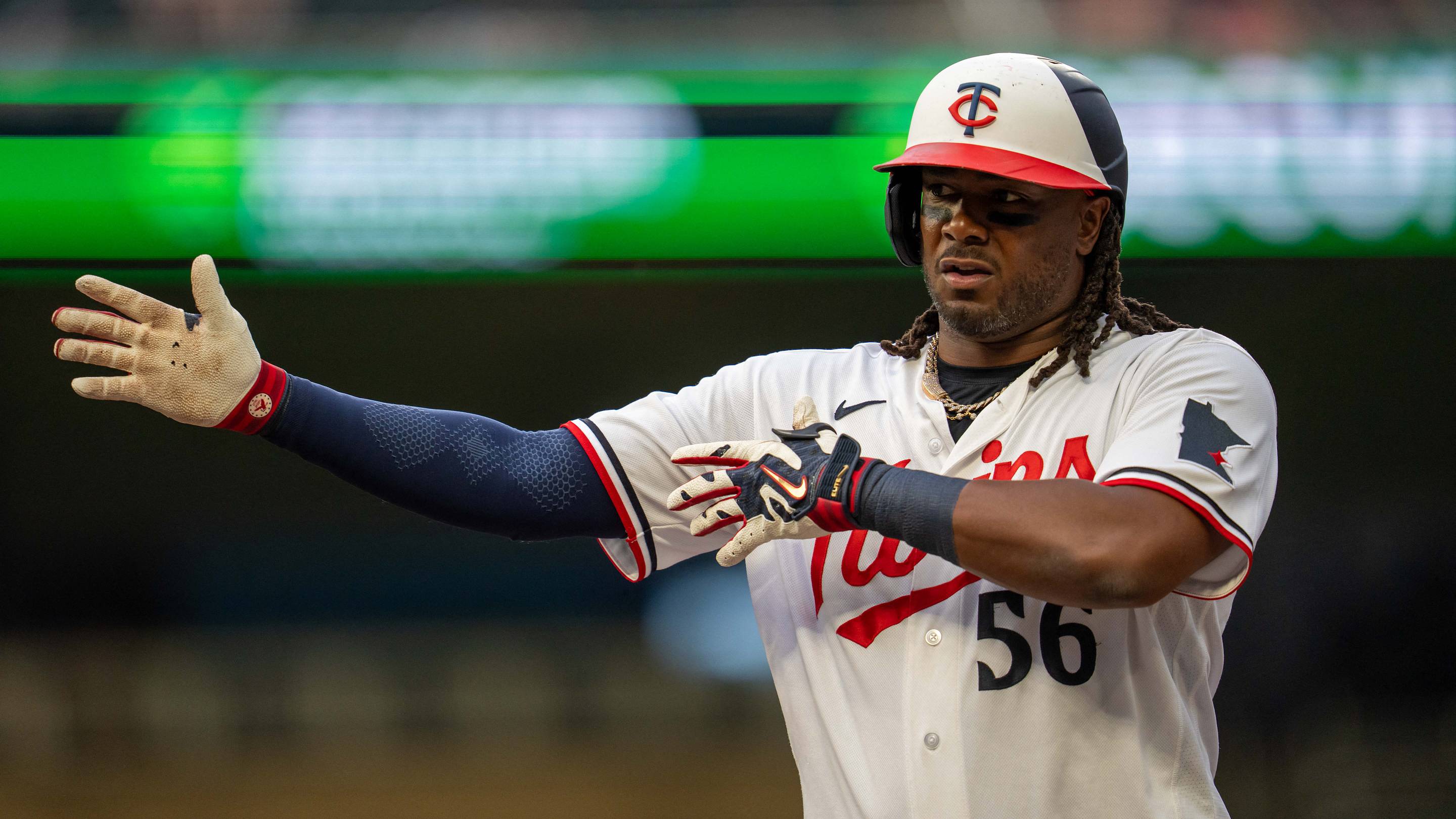 Josh Bell’s time with Twins likely over as veteran DH officially hits free agency — Puckett's Pond (Twins)
